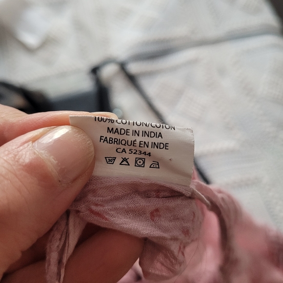 Hand printed red and pink scarf with tassels - Picture 10 of 12